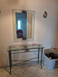 Ingresso, consolle, specchio e lampadario 