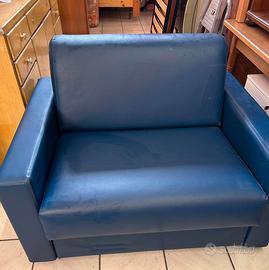 Due poltrone letto in eco pelle blu