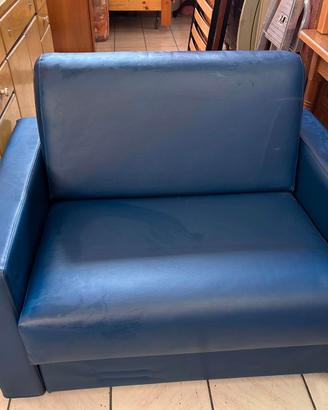 Due poltrone letto in eco pelle blu