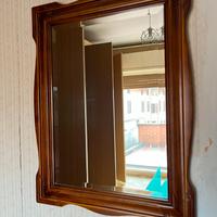 Specchio con cornice in legno