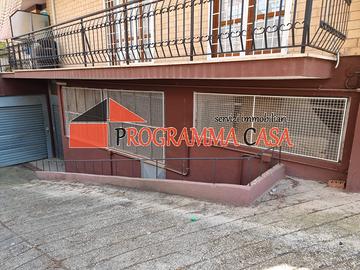 Pomezia centro via roma magazzino 200 mq h 4 liber