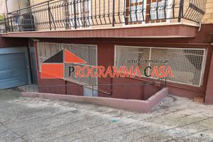 Pomezia centro via roma magazzino 200 mq h 4 liber