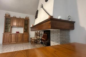 Casa indipendente su tre livelli con cortile