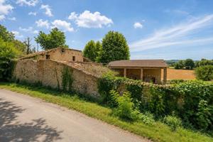 Rustico / Casale di 900 m² con più di 5 locali e b