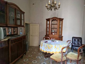 Casa indipendente di 240 m² con più di 5 locali a 