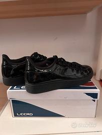 Sneakers nere lucide Leerd con lacci – casual