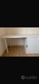 Scrivania bianca Ikea, + cassettiera o armadietto