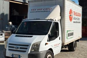 Ford Transit centinato con gancio traino