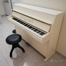 Pianoforte elettrico a muro