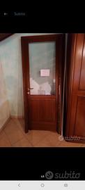 porta in legno con vetro