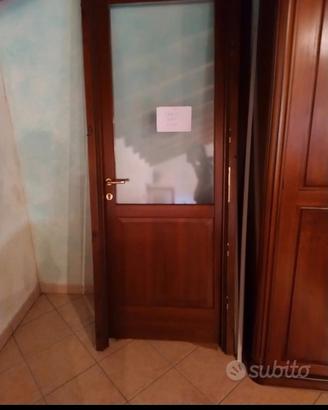 porta in legno con vetro