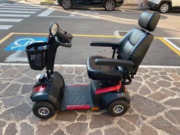 Scooter elettrico per disabili e anziani