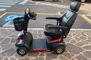 Scooter elettrico per disabili e anziani