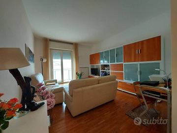 BAIA FLAMINIA BIFAMILIARE 3 LOCALI 120MQ + ACCESSO