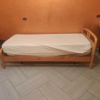 letto singolo, con rete, materasso nuovo e coperte