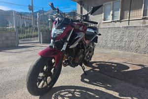 Honda CB 500 F tenuta maniacalmente