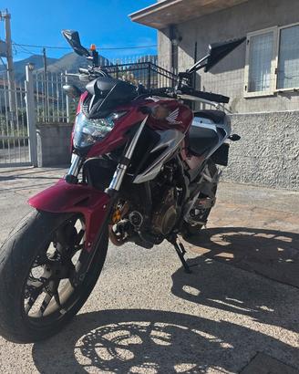 Honda CB 500 F tenuta maniacalmente