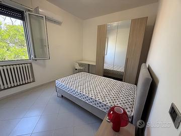 Modena Est: camera arredata