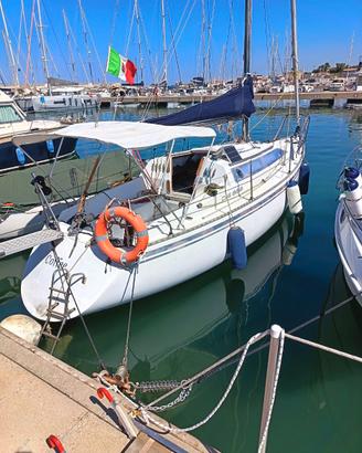 Barca a vela CBS 888 cabinato di 9 metri