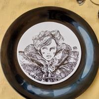 piatto dipinto e firmato Hugo Pratt