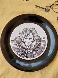 piatto dipinto e firmato Hugo Pratt