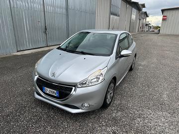 Peugeot 208 1.4 HDi 68 CV 3 porte Allure