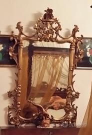 Prestigioso specchio in legno massello dorato 