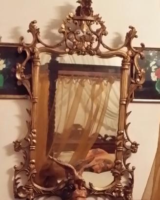 Prestigioso specchio in legno massello dorato 