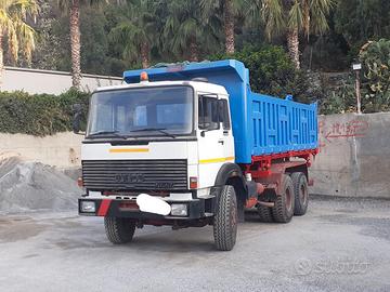 Camion iveco 330.35