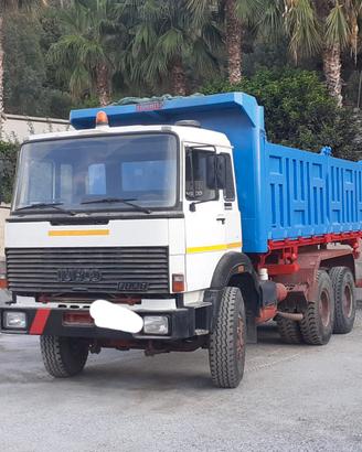 Camion iveco 330.35