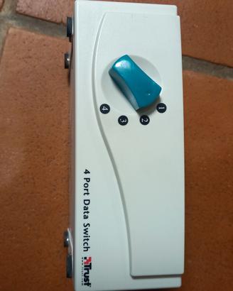 switch manuale 4 porte Trust