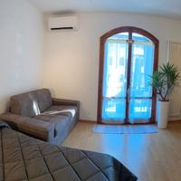 Monolocale Essenziale con Bagno e Cucina