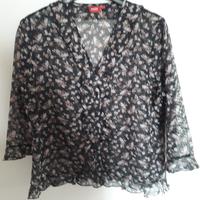 camicetta nera con fiori 