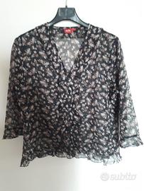 camicetta nera con fiori 