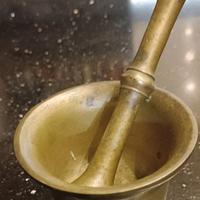 Antico mortaio in bronzo