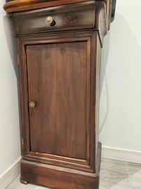 mobiletto in legno con cassetto