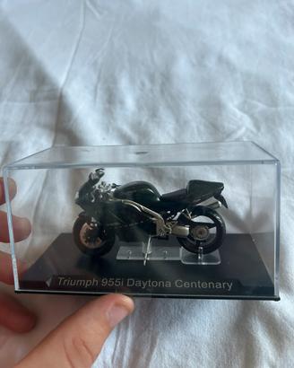 Modellino Moto Triumph 955i Daytona Centenary