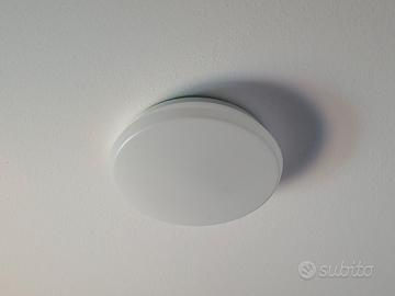 Lampadari vari con lampadine 