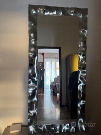 Specchio moderno di design con cornice