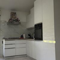 Cucina angolare bianco neve