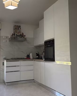 Cucina angolare bianco neve