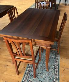 Tavolo in legno allungabile (due lati) + 4 sedie