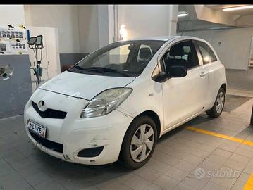 Toyota Yaris 1.0 benzina 
