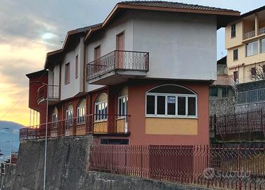 Casa con box di 120 mq e giardino di 300 mq