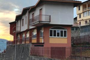 Casa con box di 120 mq e giardino di 300 mq