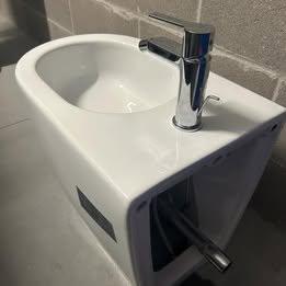 Bidet  marca Cielo nuovo completo di  rubinetteria