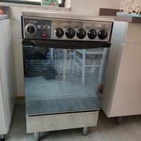 cucina con piano cottura a gas