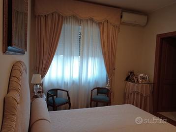 Testiera letto tenda e tavolo