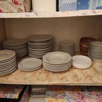 blocco di piatti bianchi vari formati e coppe