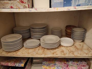 blocco di piatti bianchi vari formati e coppe